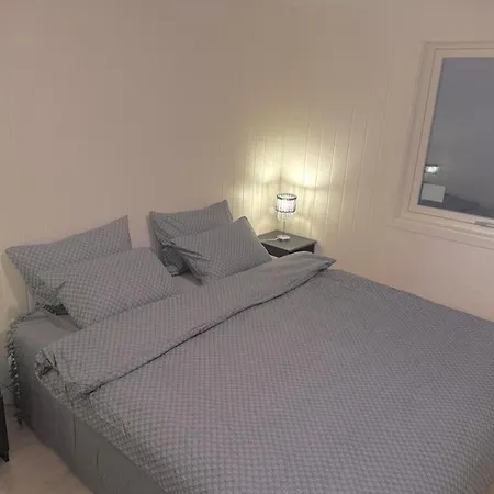 Cozy - Free Parking & Wi-fi Apartment *